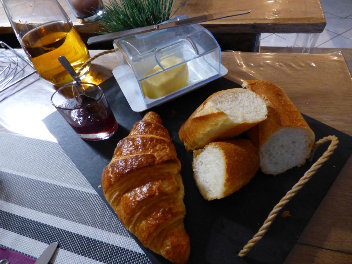 Les Petites Brosses Bed & Breakfast Montbizot Ngoại thất bức ảnh