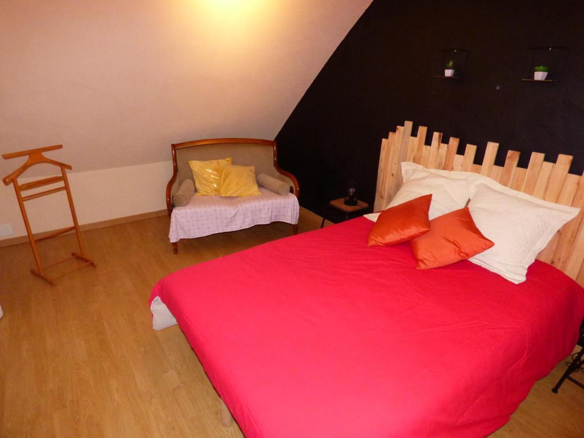 Les Petites Brosses Bed & Breakfast Montbizot Ngoại thất bức ảnh